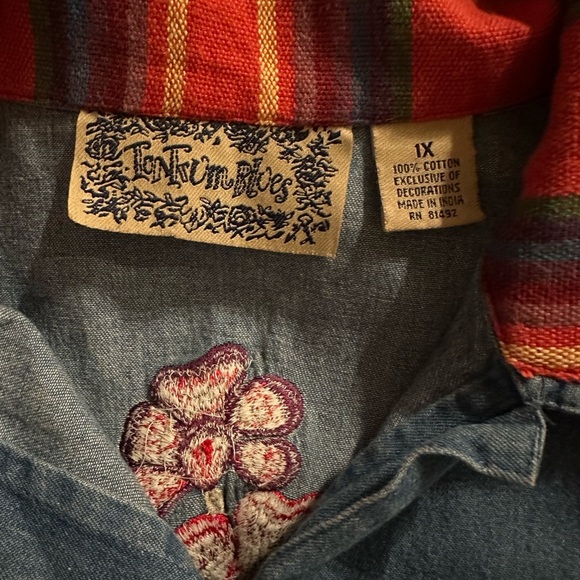 Tantrum Blues Denim Floral Embroidered Button Down Top size 1X - Picture 9 of 10
